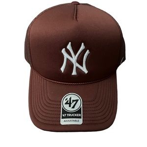 New York Yankees trucker hat